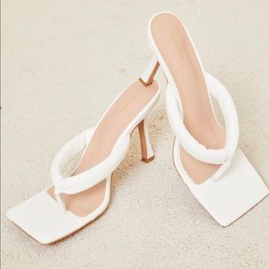 NWT!! White square toe thong heel